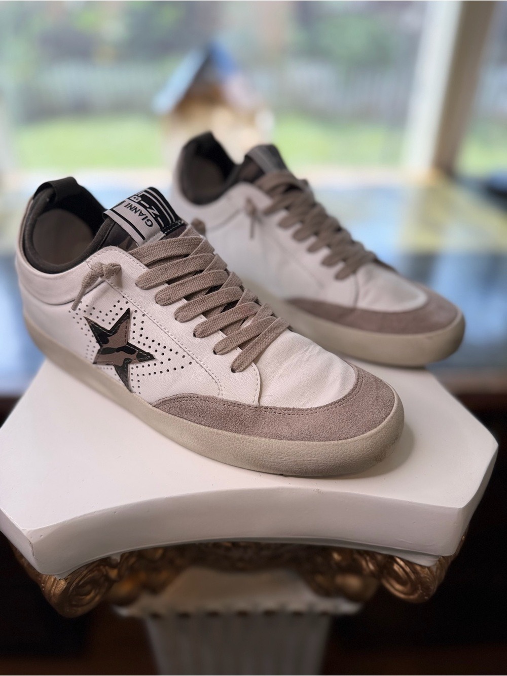 Gianni Bini White & Taupe Star Low-Top Sneakers | Size 7.5